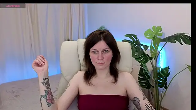 TinaMelt online show from September 21, 2025, 5:51 pm