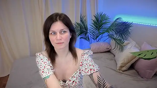 TinaMelt online show from October 12, 2025, 6:53 pm