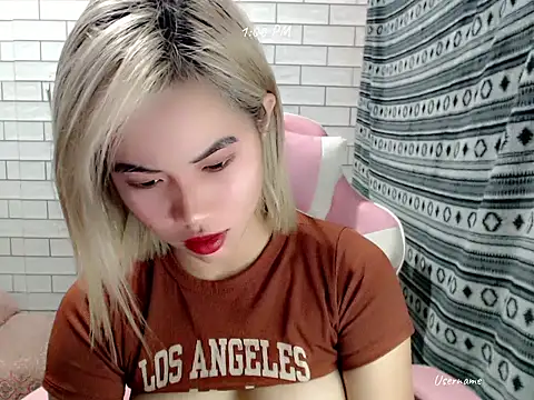 Rainea149 online show from November 3, 2025, 5:01 am