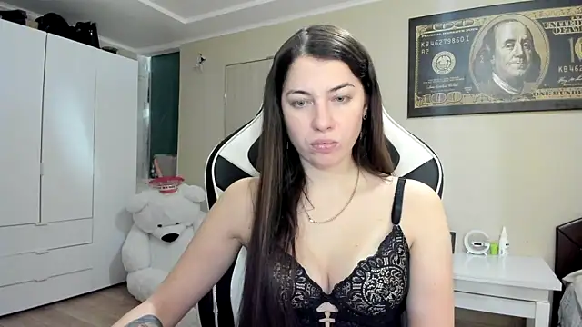 Snapshot of EmiLovsi chatting on October 10, 2025, 4:52 pm EmiLovsi online show from October 10, 2025, 4:52 pm