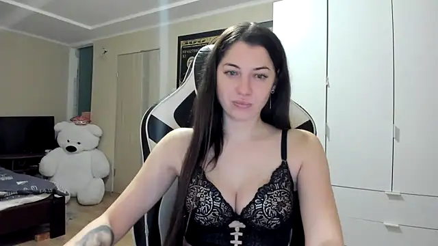 Snapshot of EmiLovsi chatting on November 15, 2025, 11:20 pm EmiLovsi online show from November 15, 2025, 11:20 pm