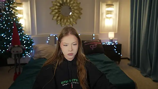 Snapshot of Esmie_Smile chatting on December 22, 2025, 7:36 pm Esmie Smile online show from December 22, 2025, 7:36 pm