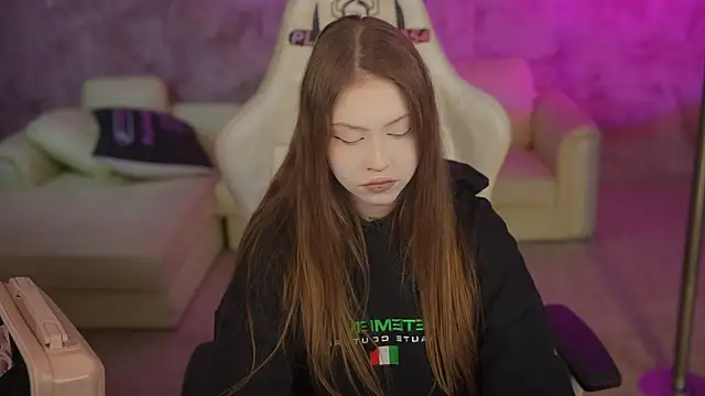 Snapshot of Esmie_Smile chatting on February 21, 2026, 10:56 pm Esmie Smile online show from February 21, 2026, 10:56 pm