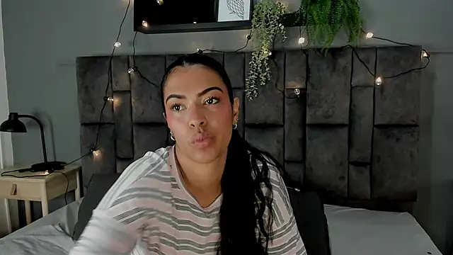 RiriiBrunette   online show from November 1, 2025, 8:03 pm