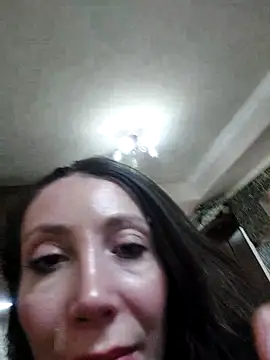 Snapshot of HellaryTourent chatting on October 22, 2025, 4:39 pm HellaryTourent online show from October 22, 2025, 4:39 pm