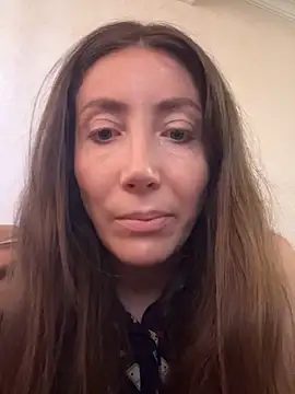 Snapshot of HellaryTourent chatting on September 13, 2025, 1:11 pm HellaryTourent online show from September 13, 2025, 1:11 pm