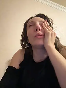 Snapshot of HellaryTourent chatting on October 29, 2025, 7:24 pm HellaryTourent online show from October 29, 2025, 7:24 pm