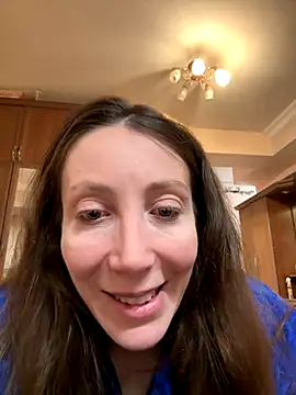 Snapshot of HellaryTourent chatting on November 25, 2025, 3:01 pm HellaryTourent online show from November 25, 2025, 3:01 pm