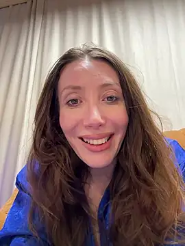 Snapshot of HellaryTourent chatting on January 12, 2026, 3:19 pm HellaryTourent online show from January 12, 2026, 3:19 pm