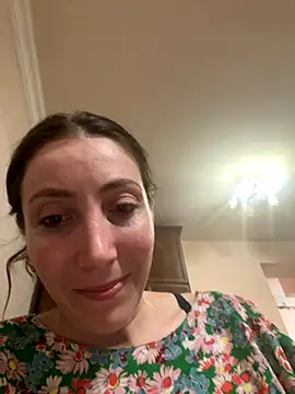 Snapshot of HellaryTourent chatting on September 17, 2025, 8:55 pm HellaryTourent online show from September 17, 2025, 8:55 pm