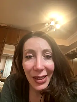 Snapshot of HellaryTourent chatting on November 26, 2025, 8:53 pm HellaryTourent online show from November 26, 2025, 8:53 pm