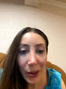 Snapshot of HellaryTourent chatting on September 11, 2025, 4:29 pm HellaryTourent online show from September 11, 2025, 4:29 pm