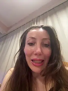 Snapshot of HellaryTourent chatting on February 2, 2026, 6:51 pm HellaryTourent online show from February 2, 2026, 6:51 pm