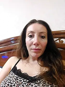 Snapshot of HellaryTourent chatting on October 21, 2025, 8:08 pm HellaryTourent online show from October 21, 2025, 8:08 pm