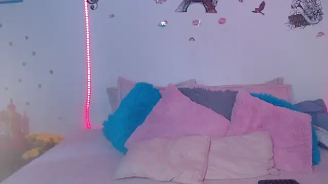 mia blue01 online show from September 30, 2025, 8:26 pm