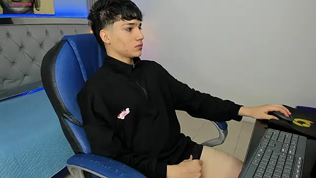 Snapshot of SamBlack_ chatting on May 2, 2026, 12:32 pm SamBlack online show from May 2, 2026, 12:32 pm