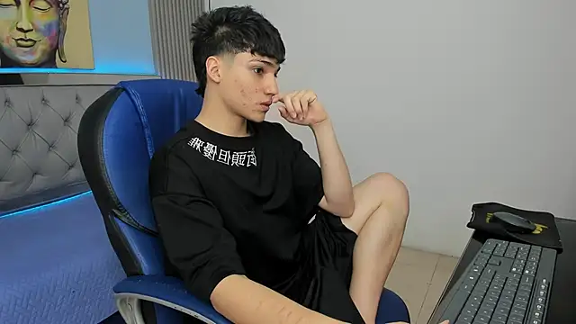 Snapshot of SamBlack_ chatting on May 4, 2026, 8:22 pm SamBlack online show from May 4, 2026, 8:22 pm