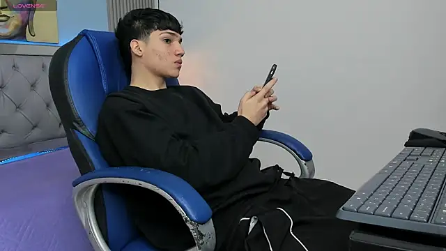 Snapshot of SamBlack_ chatting on April 25, 2026, 1:41 pm SamBlack online show from April 25, 2026, 1:41 pm