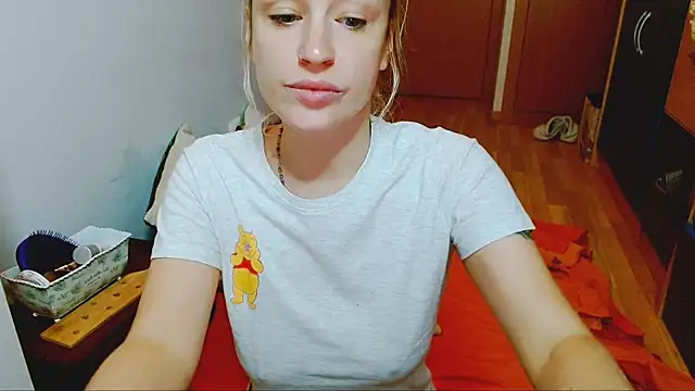 SatinQueen90 online show from October 22, 2025, 6:35 am