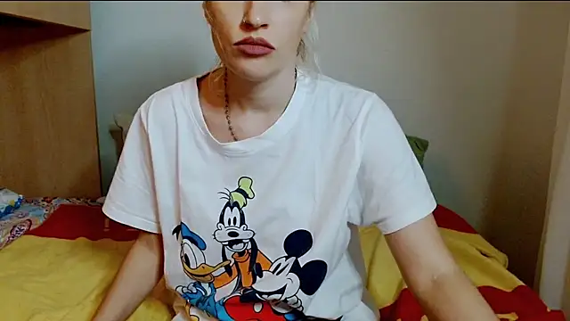 SatinQueen90 online show from November 25, 2025, 8:14 am