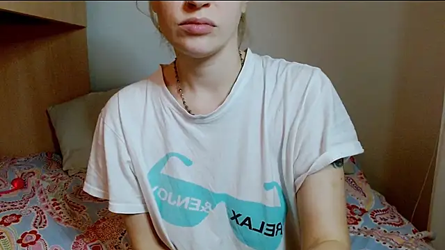 SatinQueen90 online show from November 19, 2025, 6:24 am