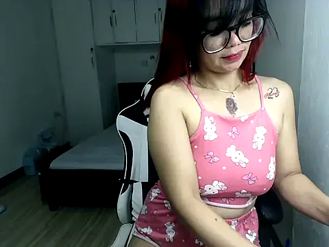 Snapshot of eattmebabyy chatting on January 7, 2026, 11:59 am eattmebabyy online show from January 7, 2026, 11:59 am