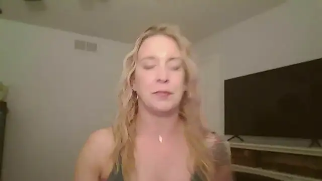 yourgurlfire online show from April 28, 2026, 1:48 am