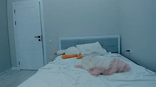 yuna loon online show from October 3, 2025, 6:42 pm