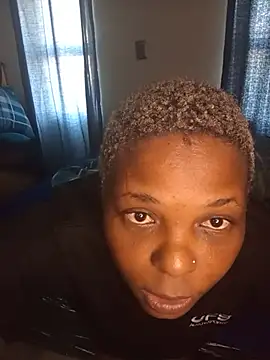 Snapshot of Sleezymilf chatting on June 10, 2026, 8:37 am Sleezymilf online show from June 10, 2026, 8:37 am