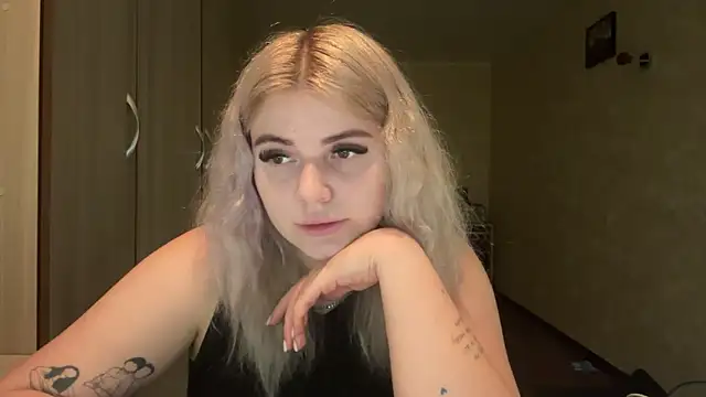 sunshinyflash online show from November 30, 2025, 5:36 pm