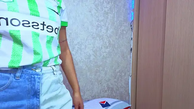 yulissa girls online show from April 12, 2026, 1:36 pm