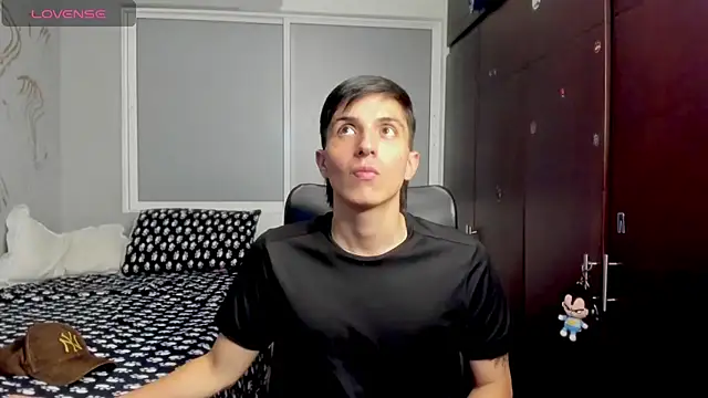 Snapshot of Noxx_starkK chatting on November 16, 2025, 11:41 pm Noxx starkK online show from November 16, 2025, 11:41 pm