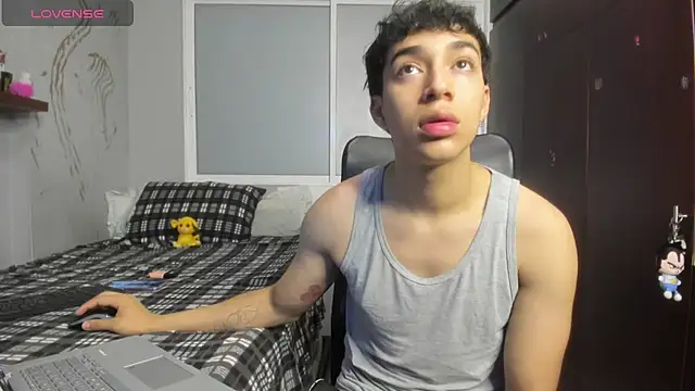 Snapshot of Noxx_starkK chatting on November 2, 2025, 10:48 pm Noxx starkK online show from November 2, 2025, 10:48 pm