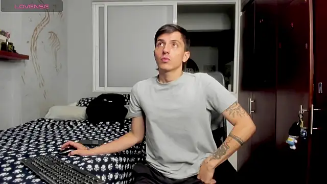 Snapshot of Noxx_starkK chatting on November 22, 2025, 1:48 am Noxx starkK online show from November 22, 2025, 1:48 am