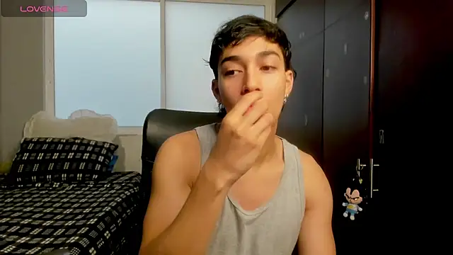 Snapshot of Noxx_starkK chatting on December 2, 2025, 8:21 pm Noxx starkK online show from December 2, 2025, 8:21 pm