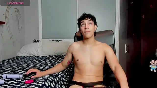 Snapshot of Noxx_starkK chatting on December 13, 2025, 8:04 pm Noxx starkK online show from December 13, 2025, 8:04 pm