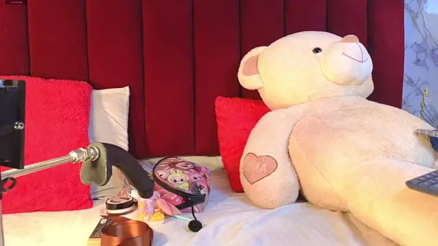 PrincePoppy online show from October 31, 2025, 8:49 pm