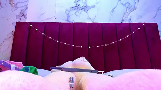 PrincePoppy online show from December 21, 2025, 4:30 pm