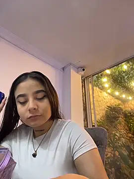 AlliceWinter online show from November 19, 2025, 1:22 pm