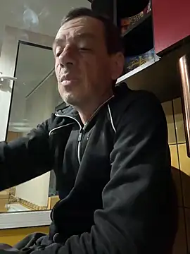 adiluci1 online show from April 5, 2026, 2:18 am