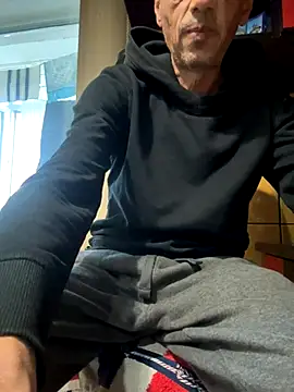 Snapshot of adiluci1 chatting on October 5, 2025, 2:30 pm adiluci1 online show from October 5, 2025, 2:30 pm