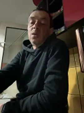 adiluci1 online show from March 28, 2026, 3:07 am