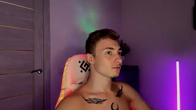 Artur  Skott online show from November 10, 2025, 7:08 pm