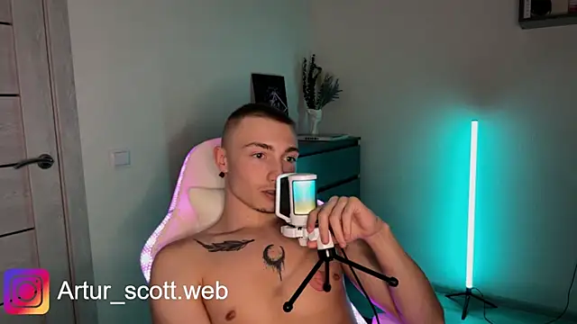 Artur  Skott online show from December 4, 2025, 10:20 pm