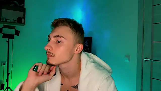 Artur  Skott online show from October 16, 2025, 7:55 pm