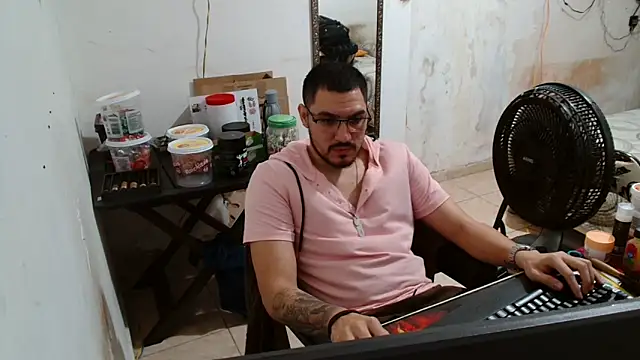 Leonino231 online show from November 9, 2025, 8:57 pm