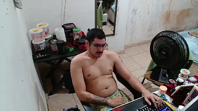 Leonino231 online show from December 18, 2025, 4:22 pm