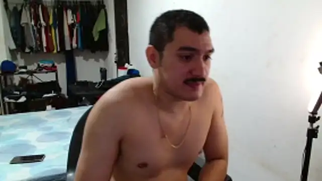 Leonino231 online show from April 18, 2026, 10:32 pm