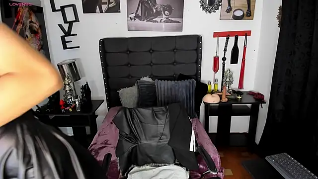 LunarisSmith online show from February 19, 2026, 6:05 pm