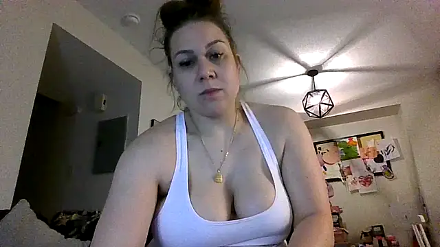 Snapshot of thedevinemama chatting on June 7, 2026, 3:01 am thedevinemama online show from June 7, 2026, 3:01 am